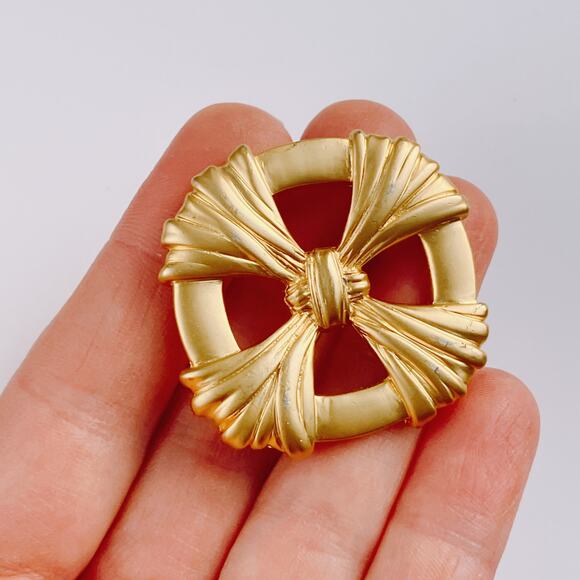 Vintage Matte Gold Tone Ribbon Knot Brooch 1970s 1980s Bold Statement Pin - Picture 3 of 11